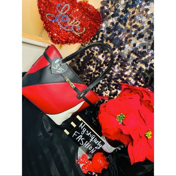 Women’s Shoulder Bag - Picture 3 of 3